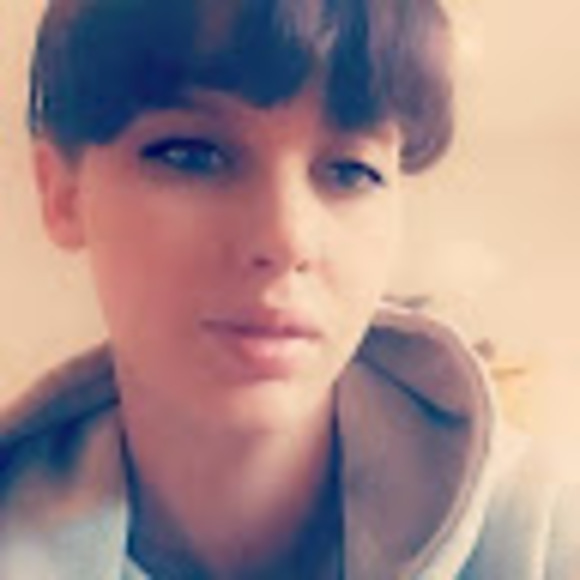 Meet your Posher, Erica - Picture 1 of 1